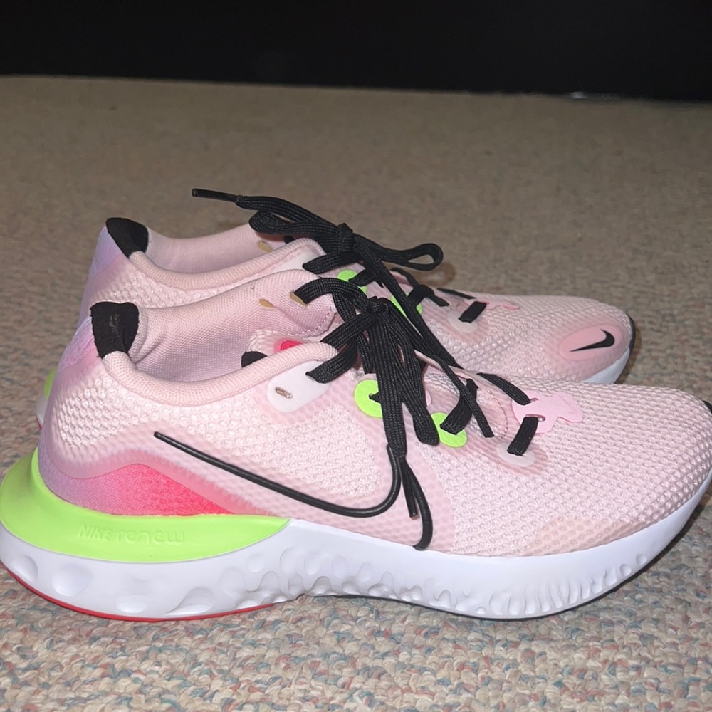 Worn 1x Nike sneakers